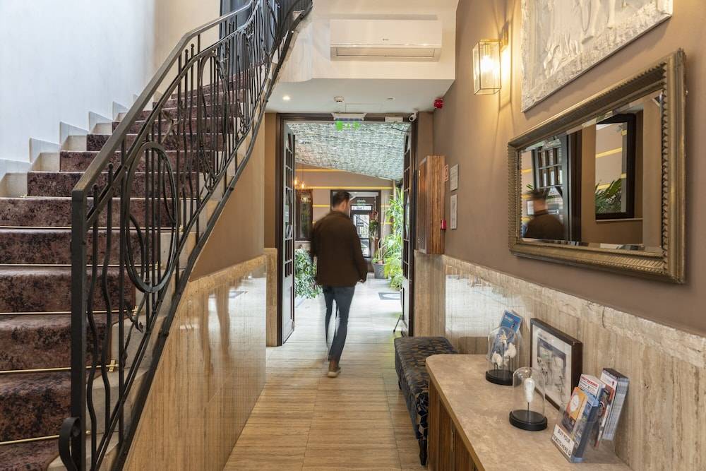 Hotel Mika Downtown 2
