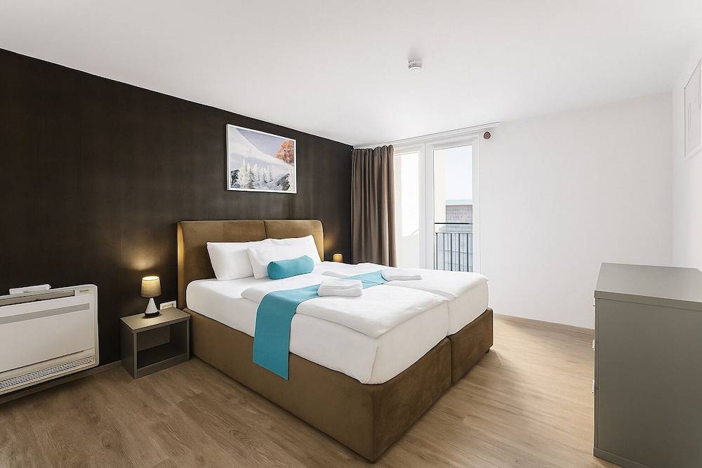 Hotel Mika Downtown 1