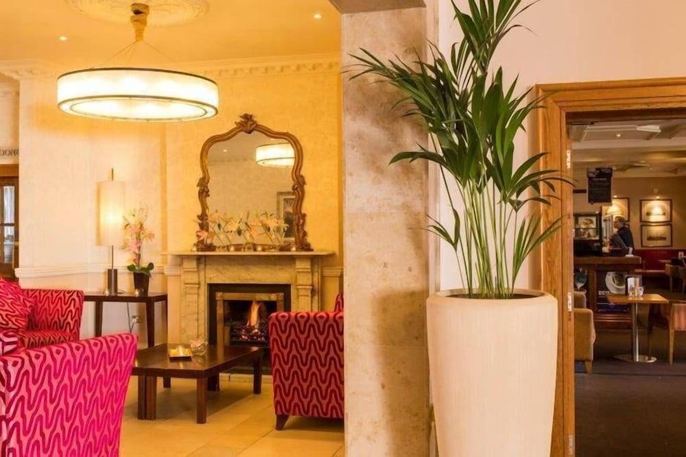 Marine Hotel 1