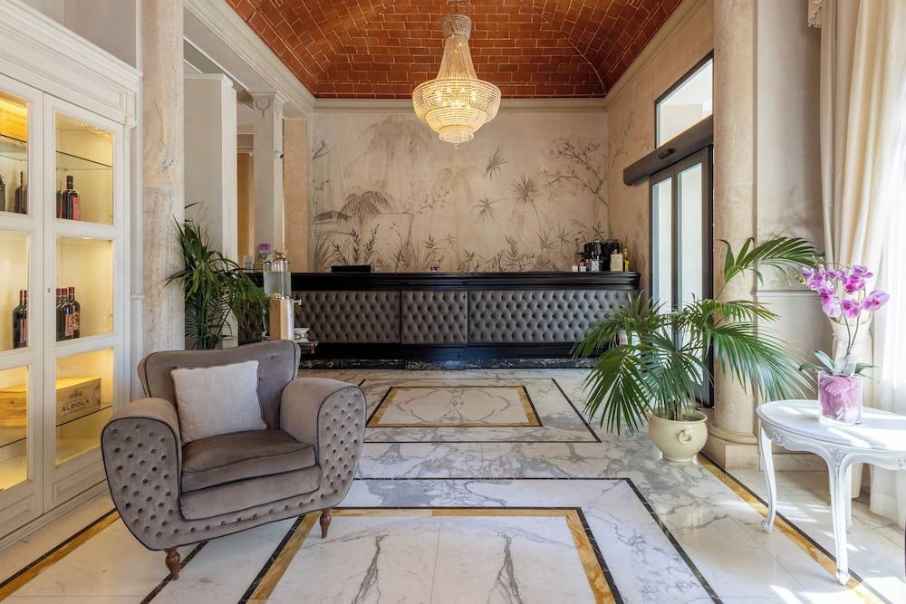 Hotel Embassy 2