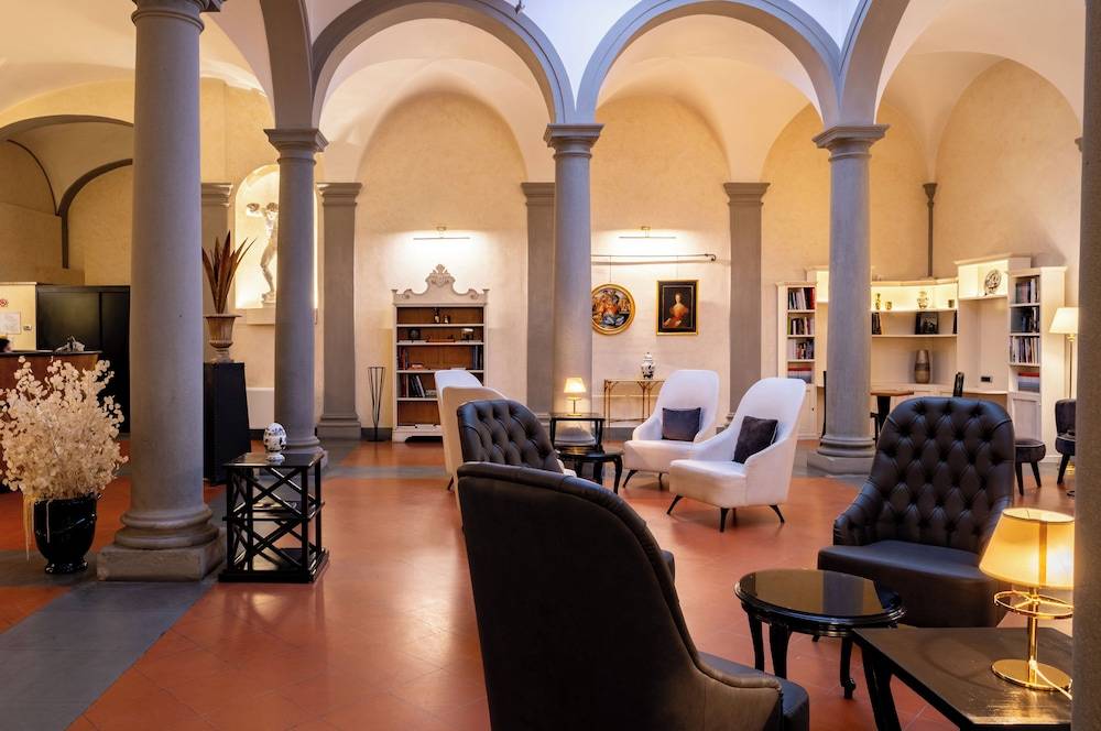 Relais Hotel Centrale "Dimora Storica" 2