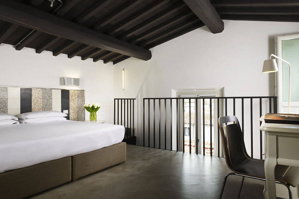 HOTEL UNIVERSO 1