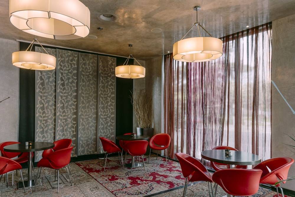 Cosmopolitan Hotel 1