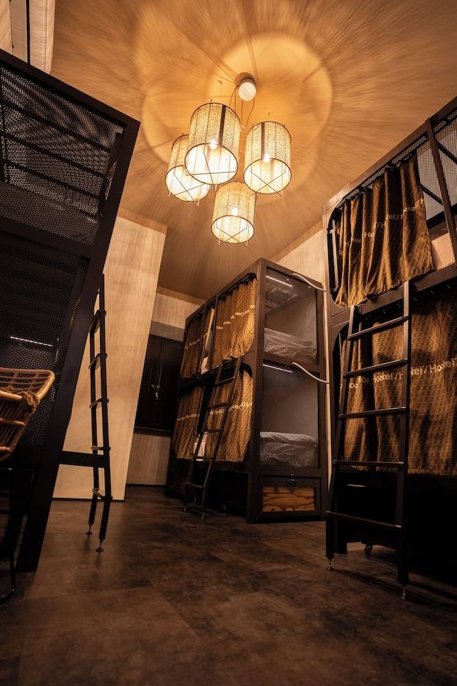 Hotel & Hostel 7 1