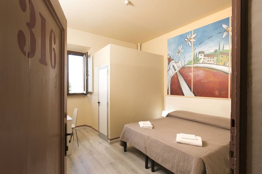 Hotel & Hostel 7 2