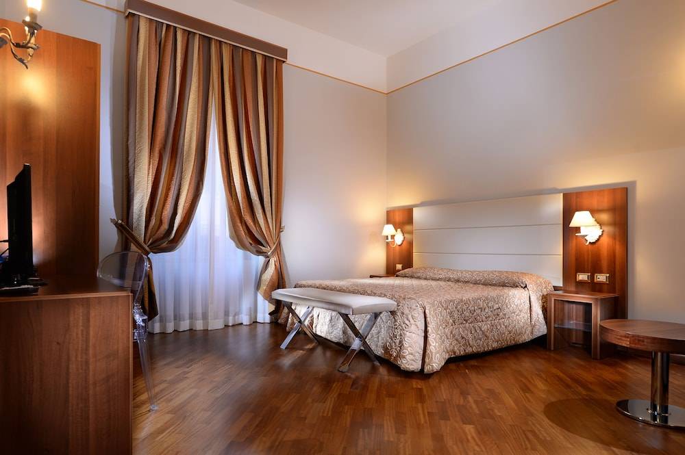 Hotel Golden 2