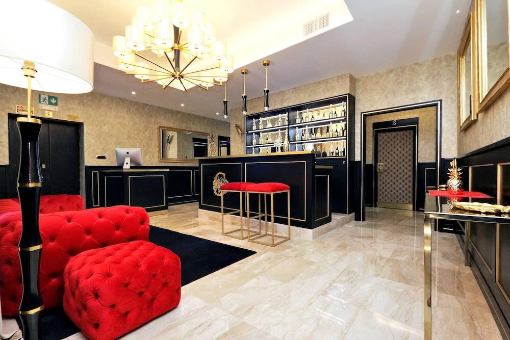 Spanish Diamond Luxury Suites & Jacuzzi 2