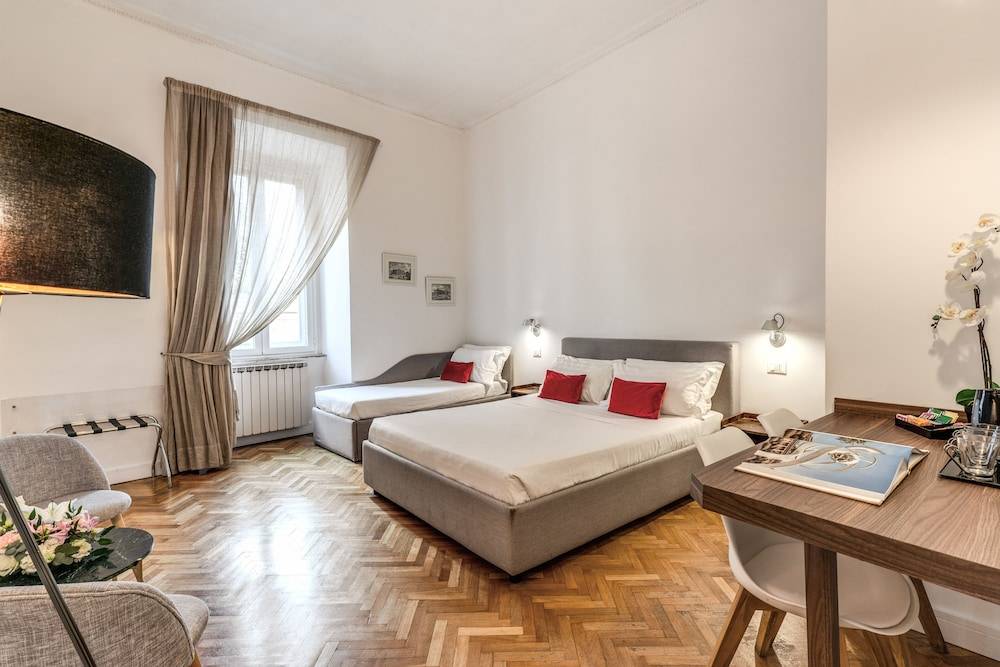 Little Queen Relais 1