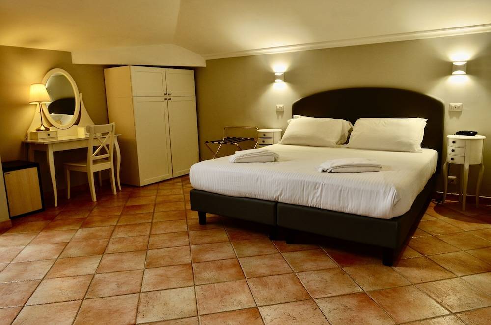 Sourire Hotel 2