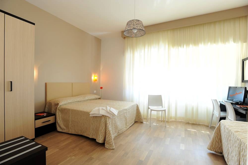 Honey Rooms 1