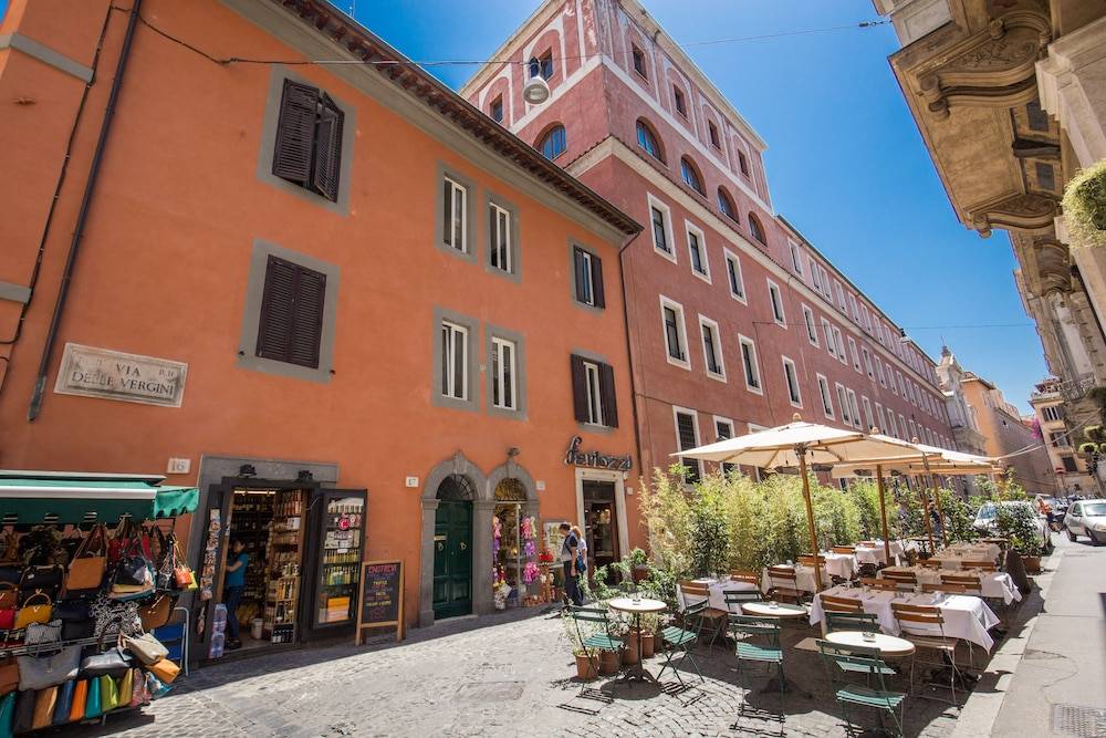 Piccolo Trevi Suites 1