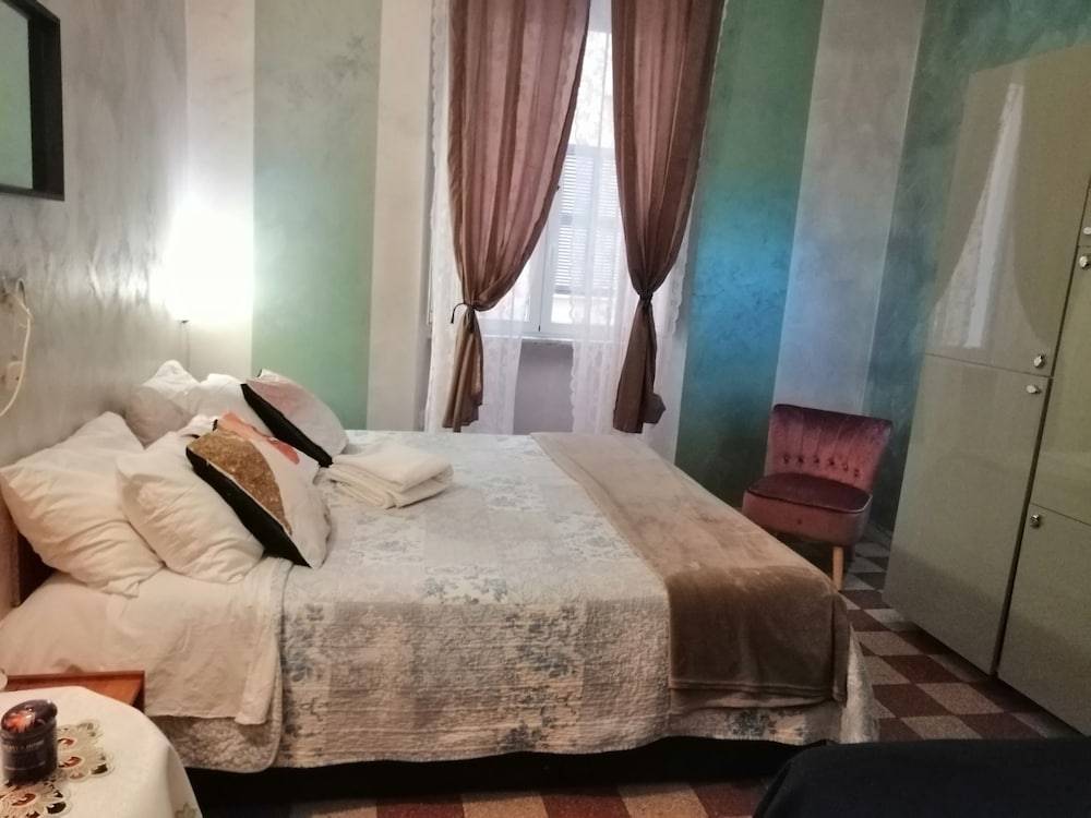 Român Holidays 1