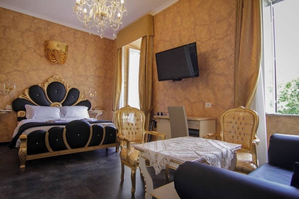 Pope's Suites 1