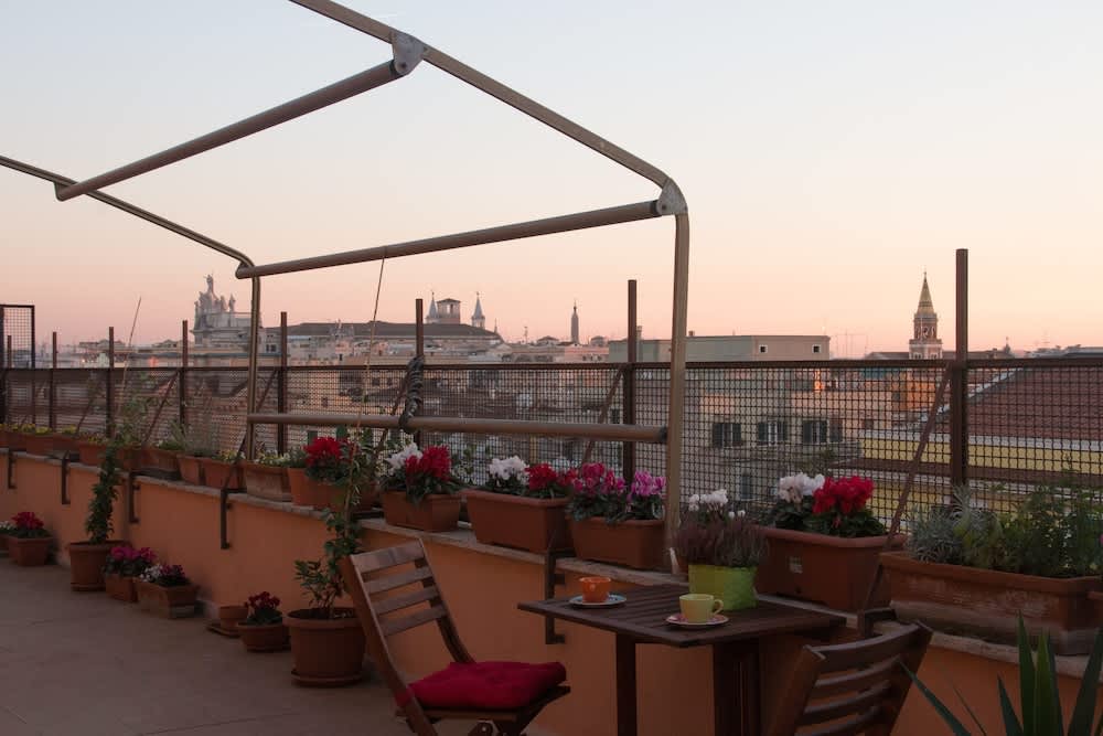 La Terrazza di Evelina Guest House 1