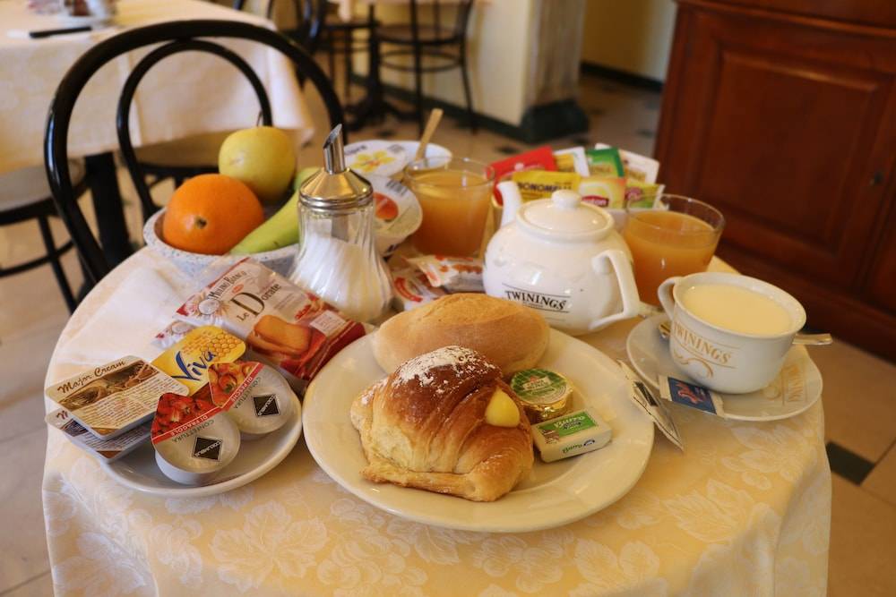 Cambridge Hotel 1