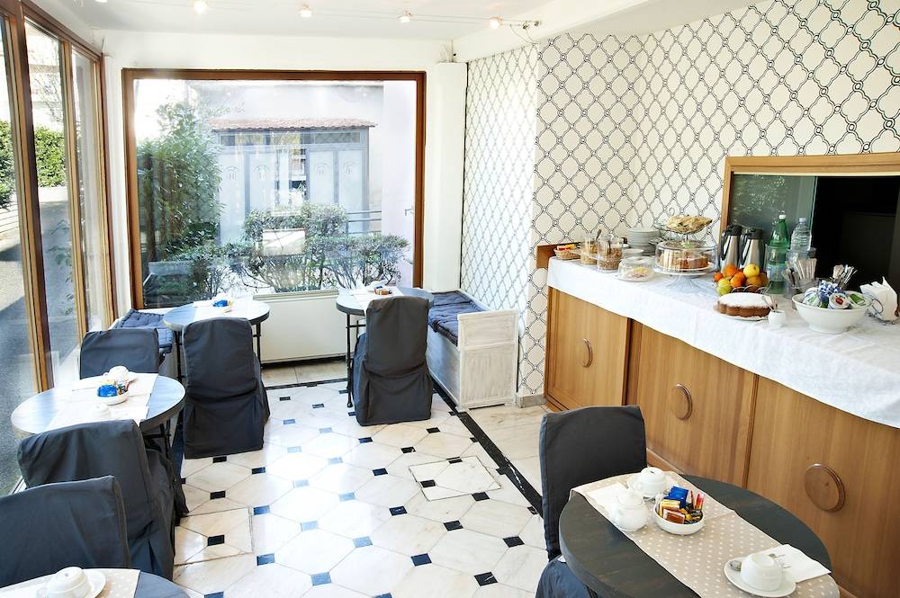 Hotel Arco Di Travertino 1