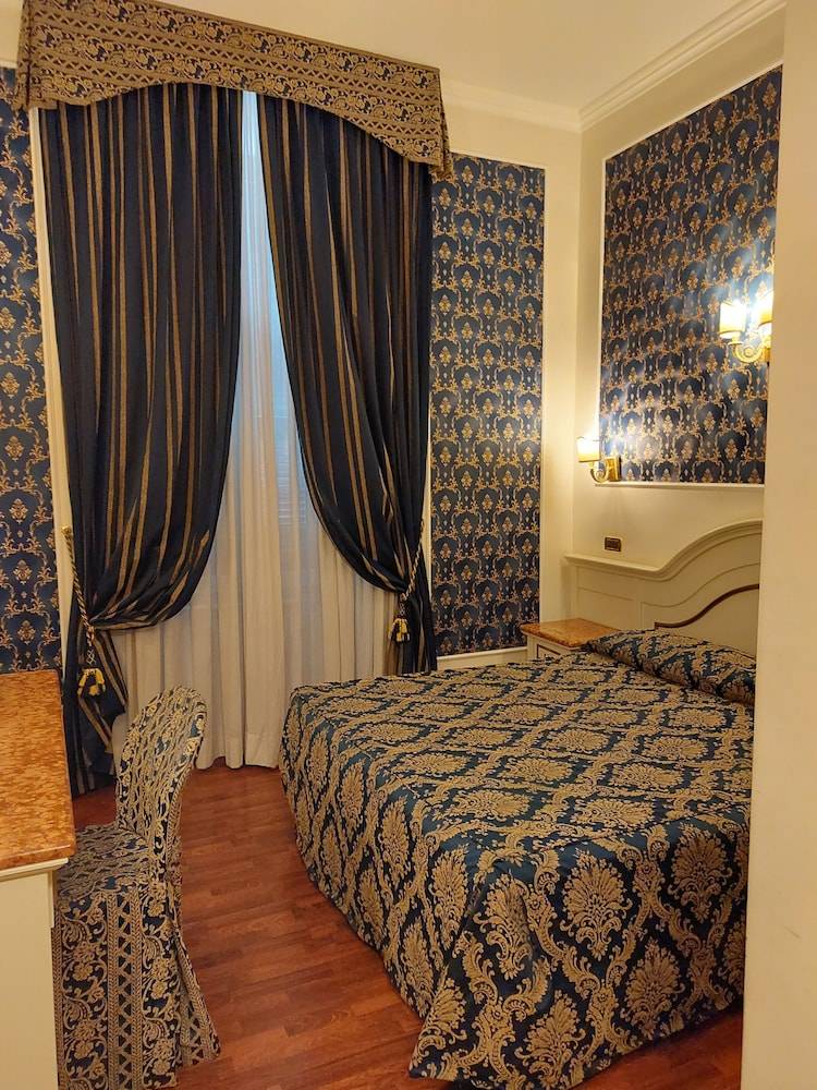 Hotel Dina 1