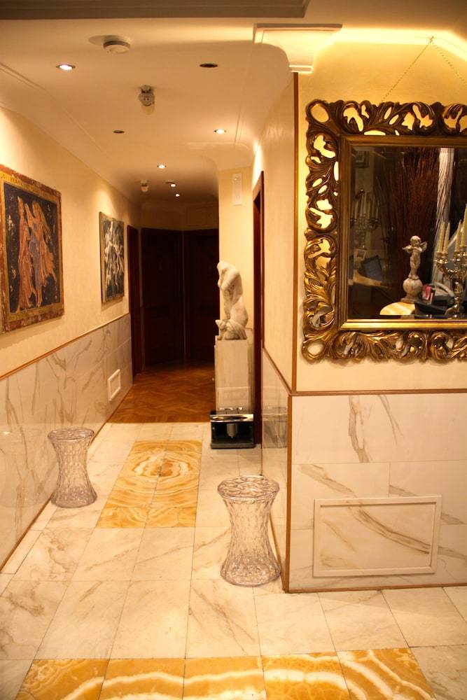 Luxury Rooms H 2000 Roma 2