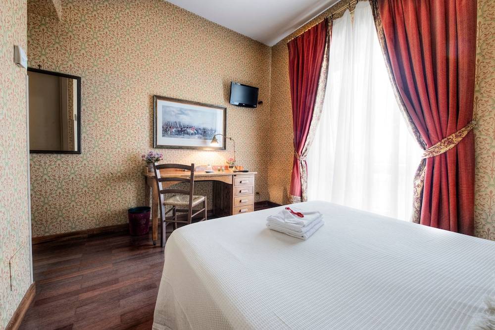 Colony Hotel 2