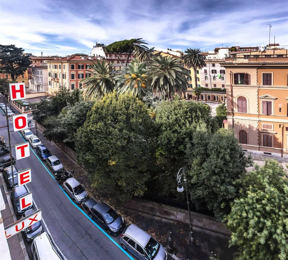 Raeli Hotel Lux 1