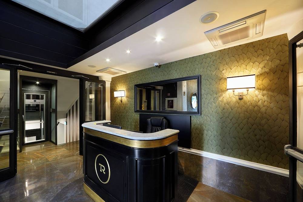Trianon Borgo Pio Aparthotel 2