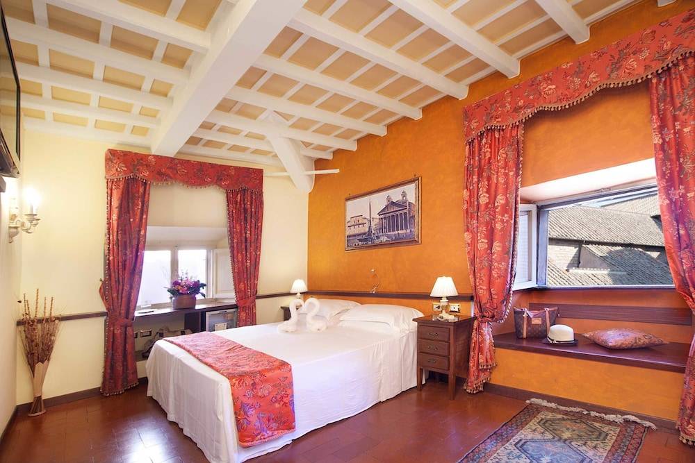 Pantheon Inn 1
