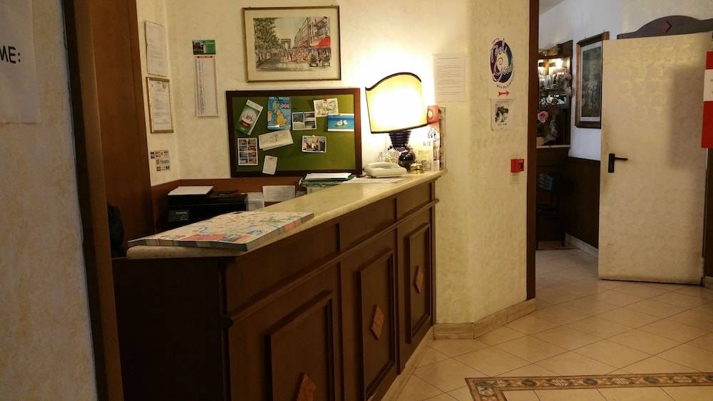 Hotel Paris 2