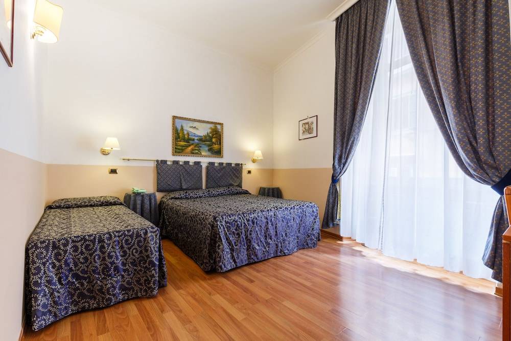 Hotel Paris 1