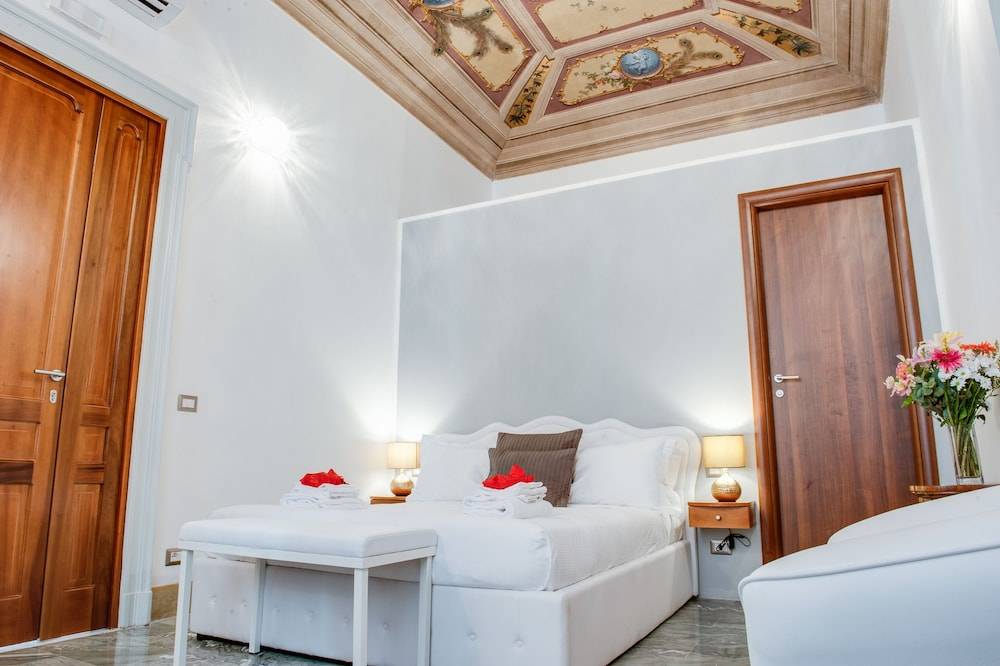 Lh Royal Suites Terrace 1