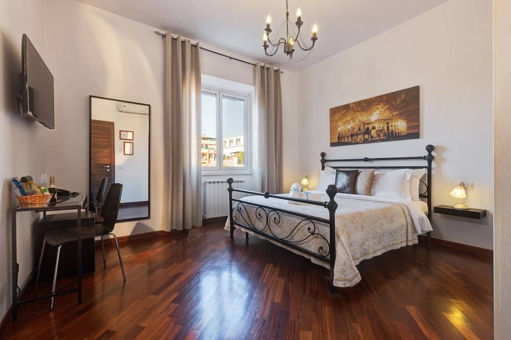 Little Rhome Suites 1