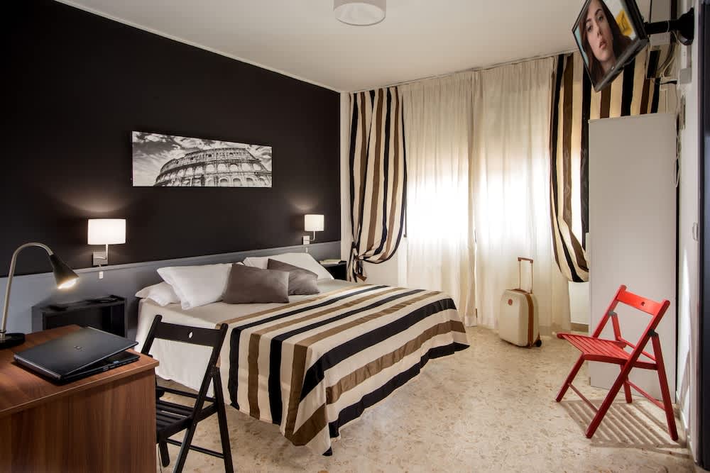 Radio Hotel 1
