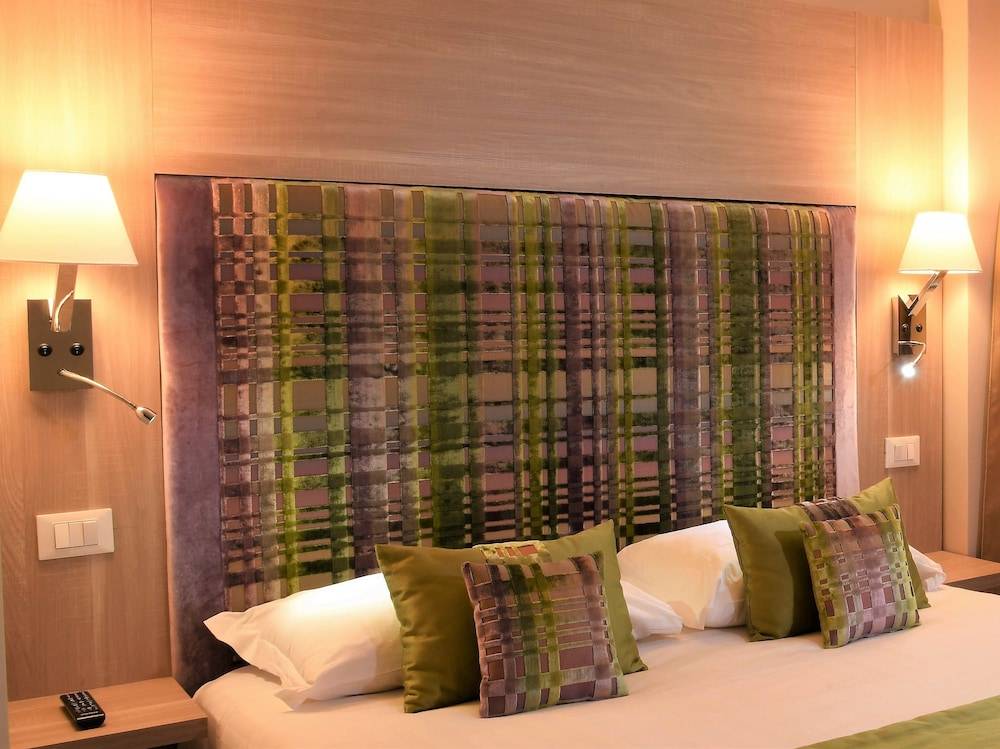 Chic&Town Luxury Rooms Piazza del Popolo 1 2