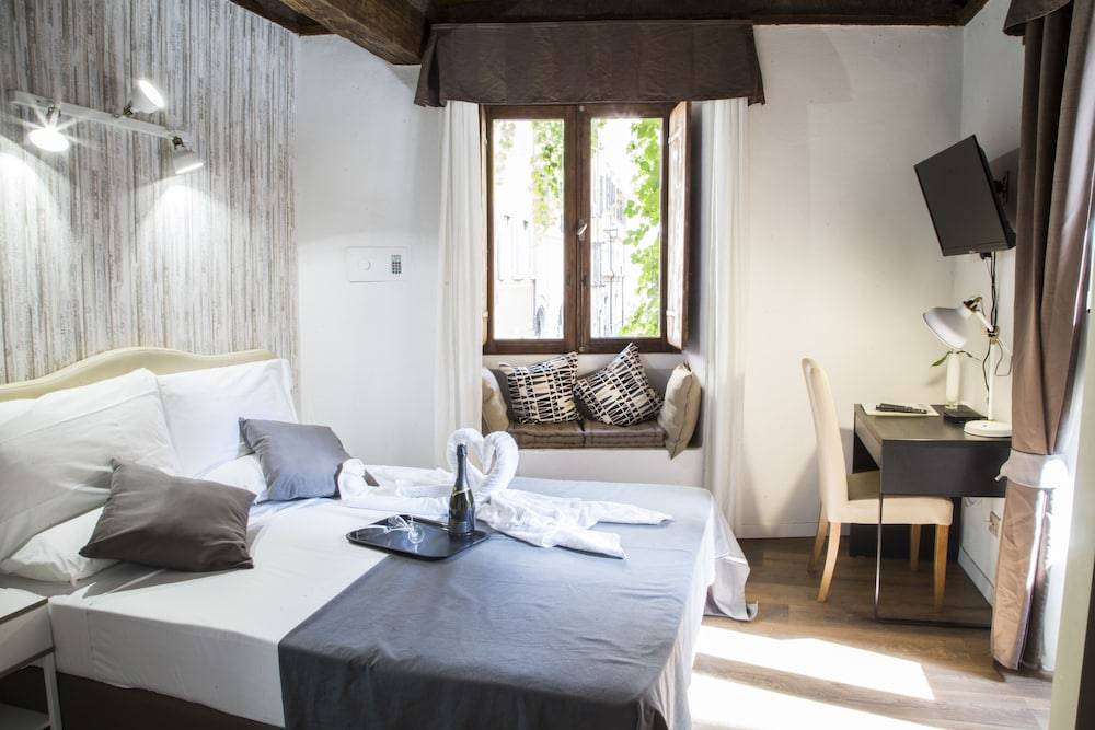 Do-Do Navona Suites 1