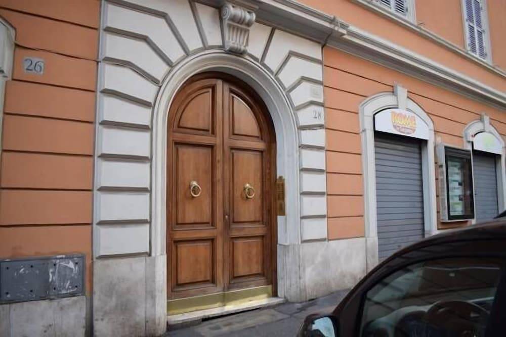 B&B Lost In Rome 1