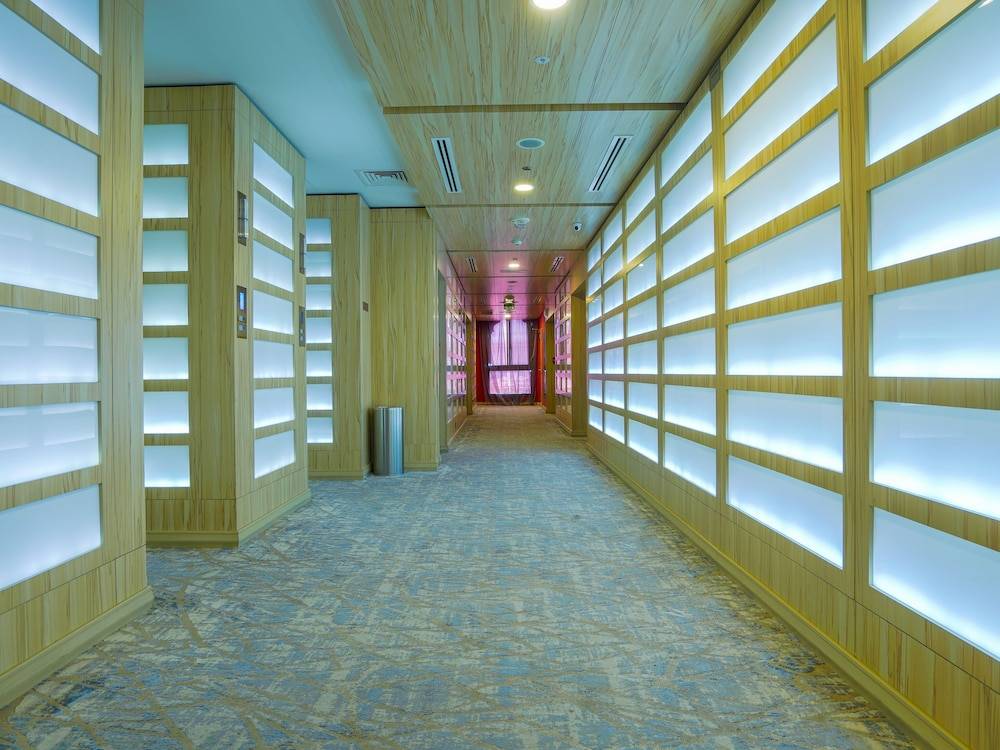 Palette Royal Reflections Hotel and Spa Dubai 2