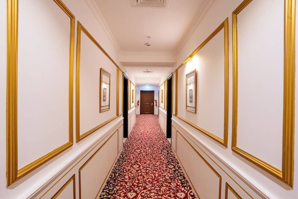 Luxe Avenue Hotel 1