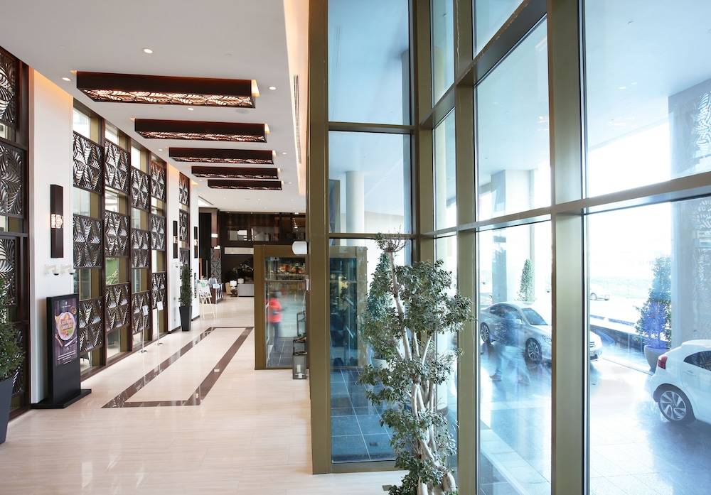 Metropolitan Hotel Dubai 2
