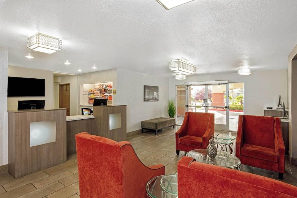 La Quinta by Wyndham Las Vegas RedRock/Summerlin 2