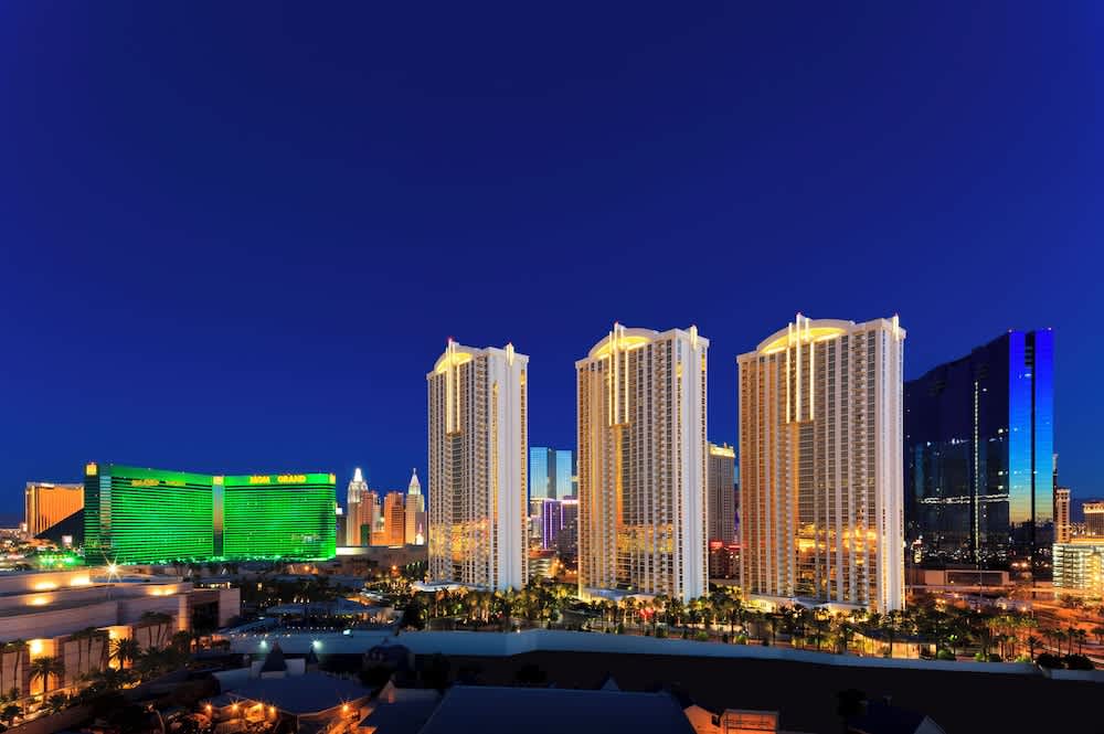 MGM Signature Deluxe Balcony Strip View Suite 1