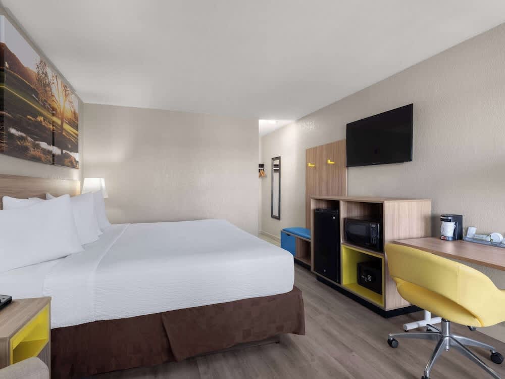 Days Inn by Wyndham Las Vegas Airport Near the Strip 1