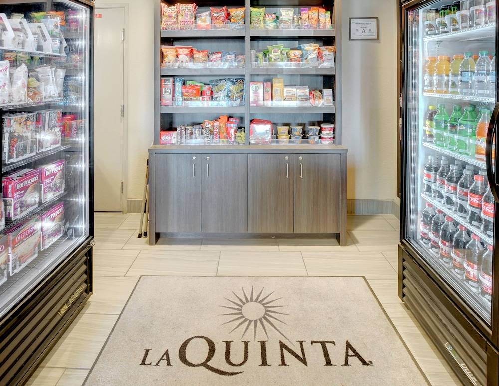 La Quinta Inn & Suites by Wyndham Las Vegas Nellis 2