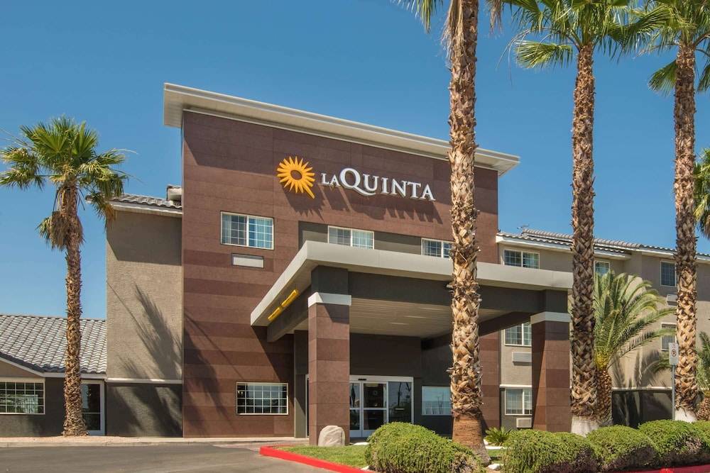 La Quinta Inn & Suites by Wyndham Las Vegas Nellis 1