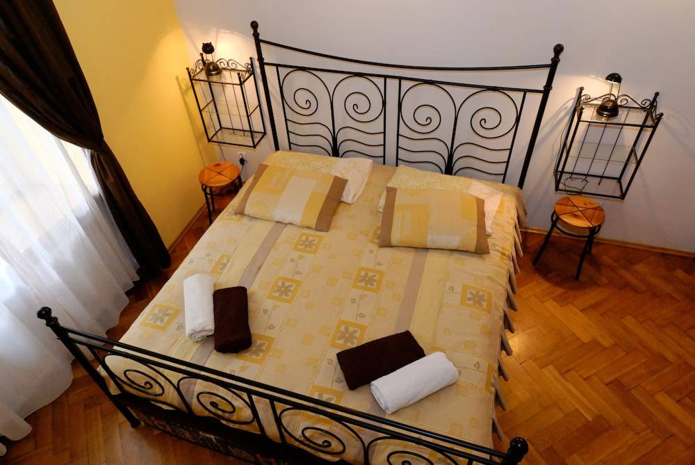 P&J Luxury Apartments 2