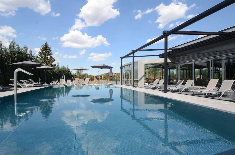 Hotel Aura Design & Garden Pool 1