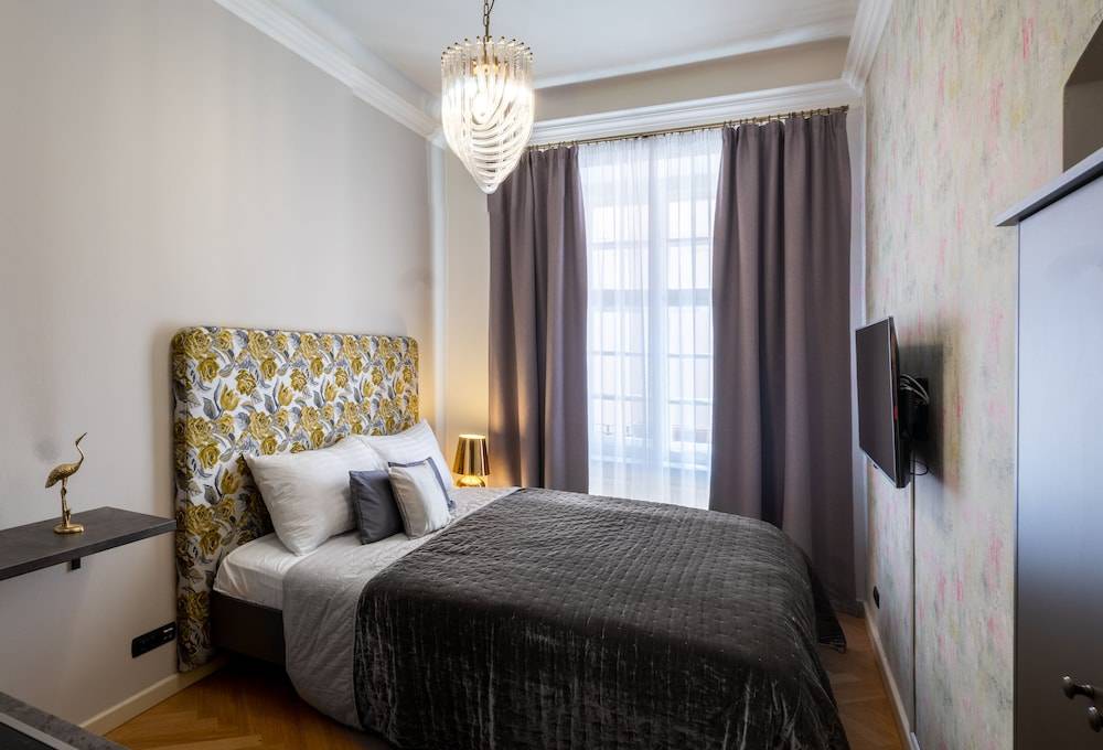Chateau 9 Apartments by Adrez 2
