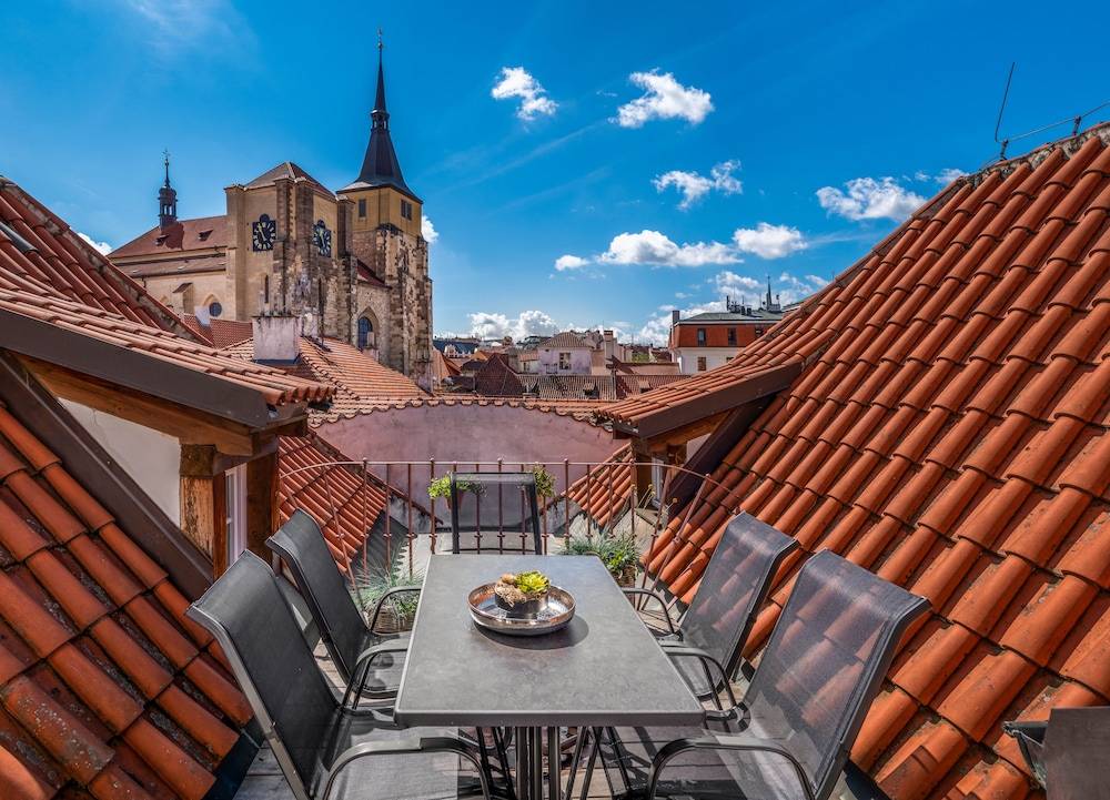 Chateau 9 Apartments by Adrez 1