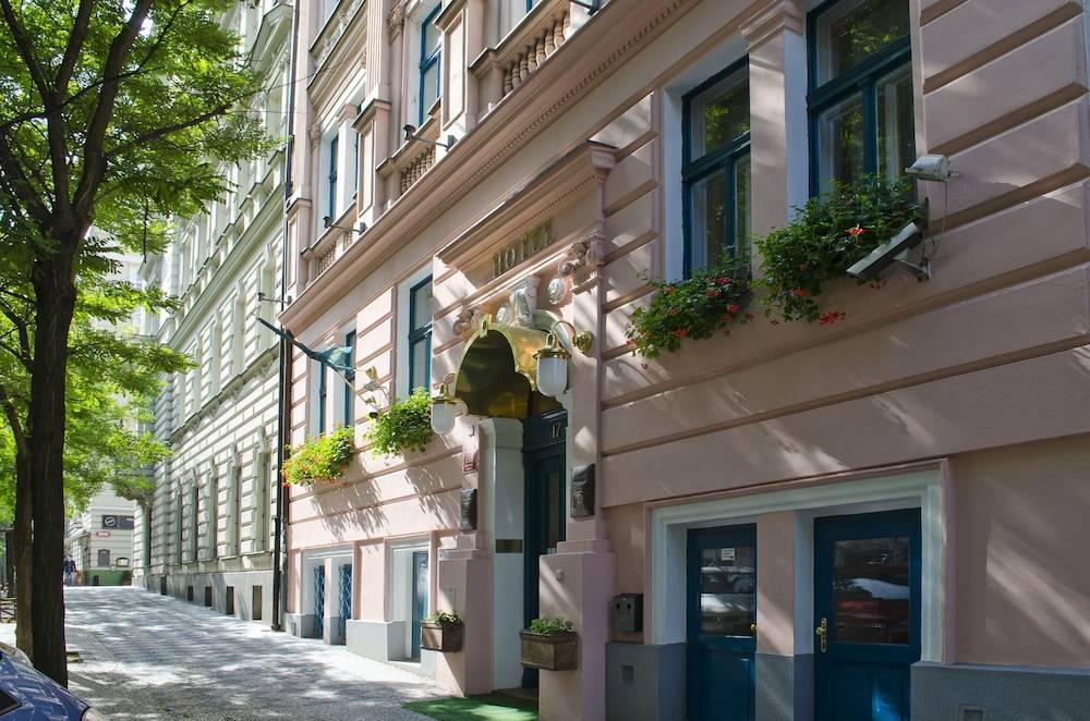 Anna Hotel 1