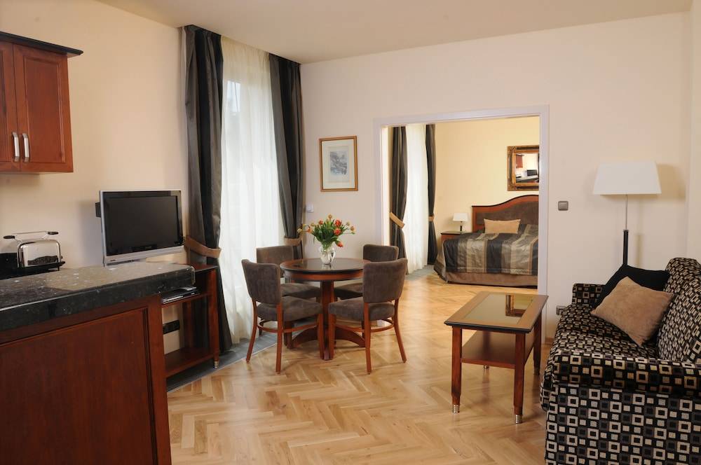 Elysee Hotel 1