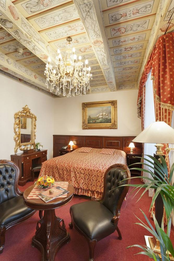 Hotel U Zlatého Stromu Prague by BHG 1