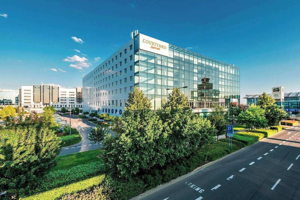 Courtyard by Marriott Prague Airport 1
